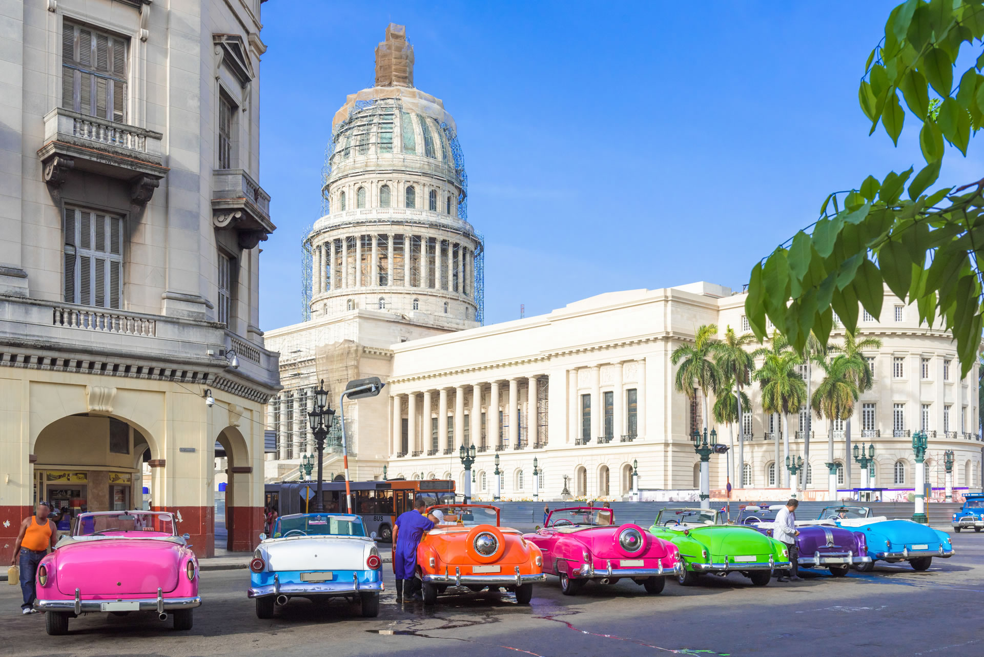Colorfulamerican Vintage Cars Parked Before The Capitolio In Havana (Copyrigth Shutterstock 1069766504)