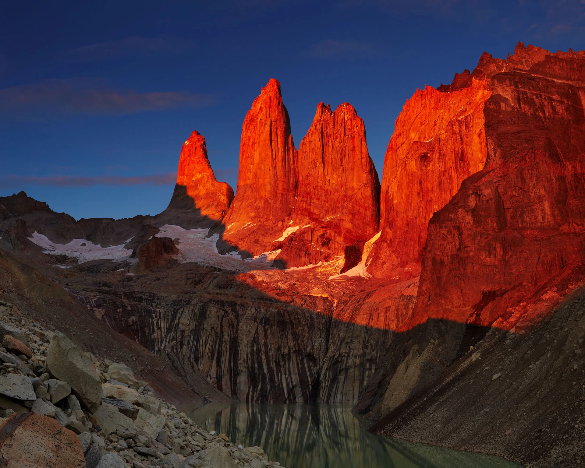 dramatical-sunrise-in-torres-del-paine-national-park-patagonia-chile-copyrigth-shutterstock_129954437.jpg