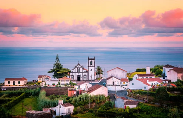 Det er vanskelig å tro at Azorene er en del av Europa. Øygruppen kom til i det enorme, uoverskuel...