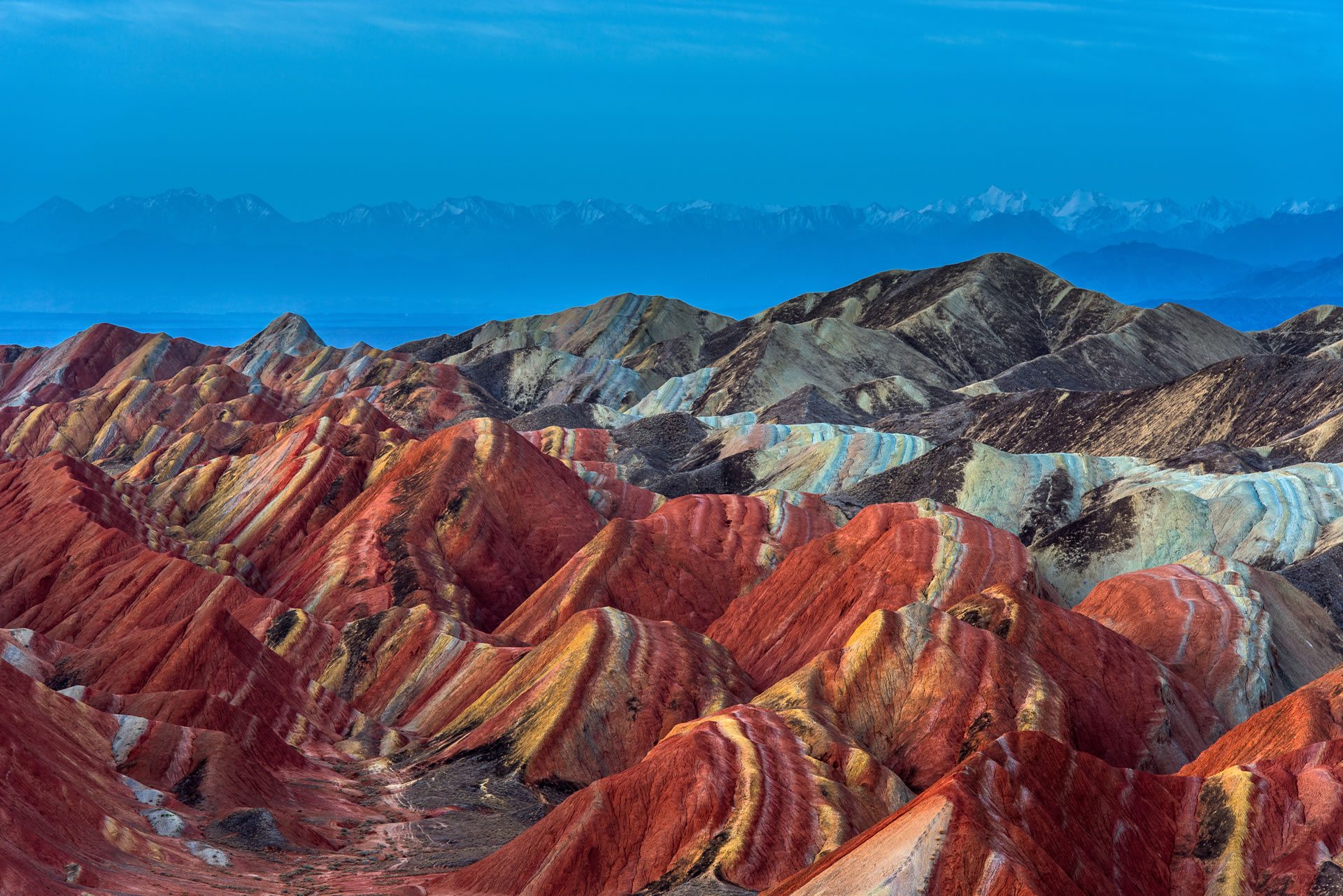 HR Colorful Mountain In Danxia Zhangye Gansu (China)(Copyrigth Shutterstock 181467128)